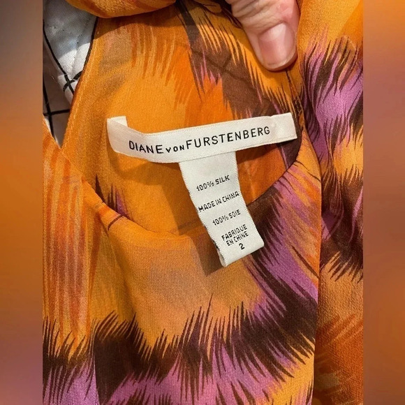 DVF Diane von Furstenberg 100% Silk Orange Blouse Size 2 - Picture 4 of 4
